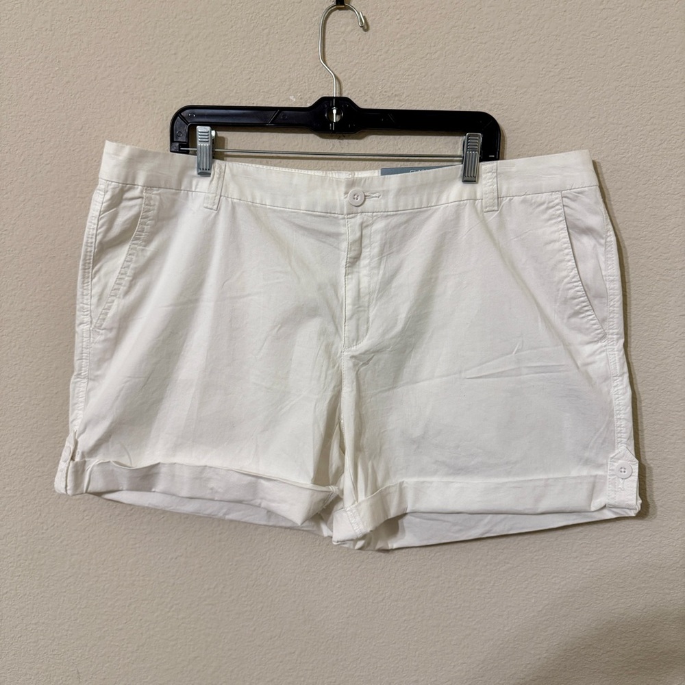 Liz Claiborne White Classic Shorts